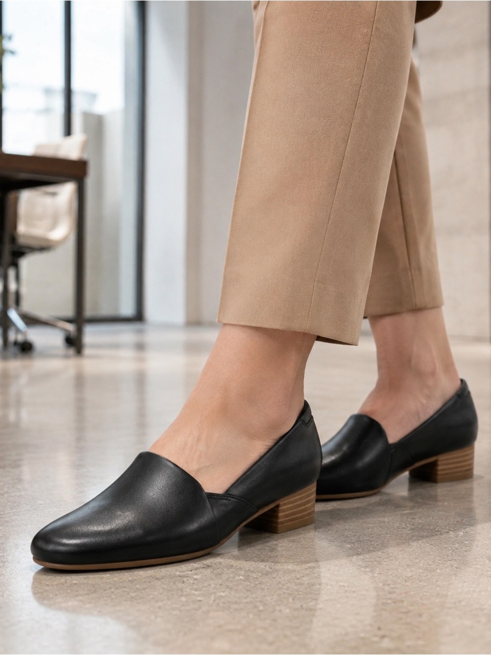 Clarks Collection Black Leather Slip-On Flats Women’s 8W Wide